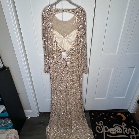 Mac Duggal NWT Embellished Sequin Open Back Long Evening Gown Women's Size 14 - Picture 8 of 12